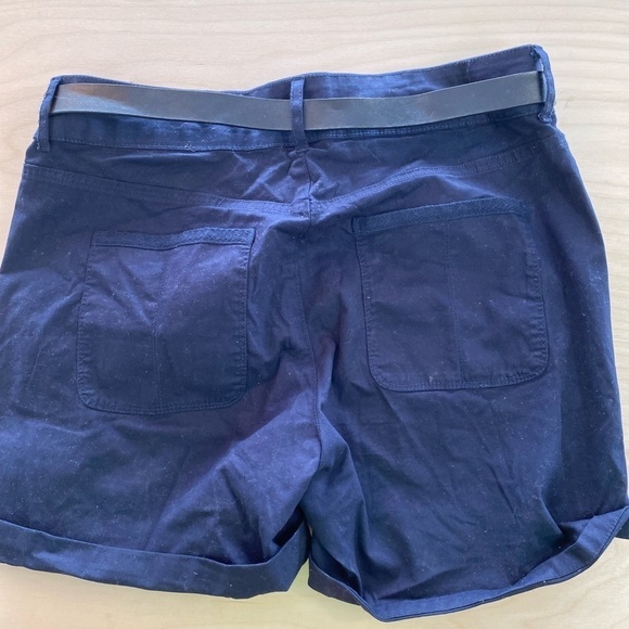 Gloria Vanderbilt All  Around Slimming Effect Shorts size 8P (EW) - Picture 14 of 14